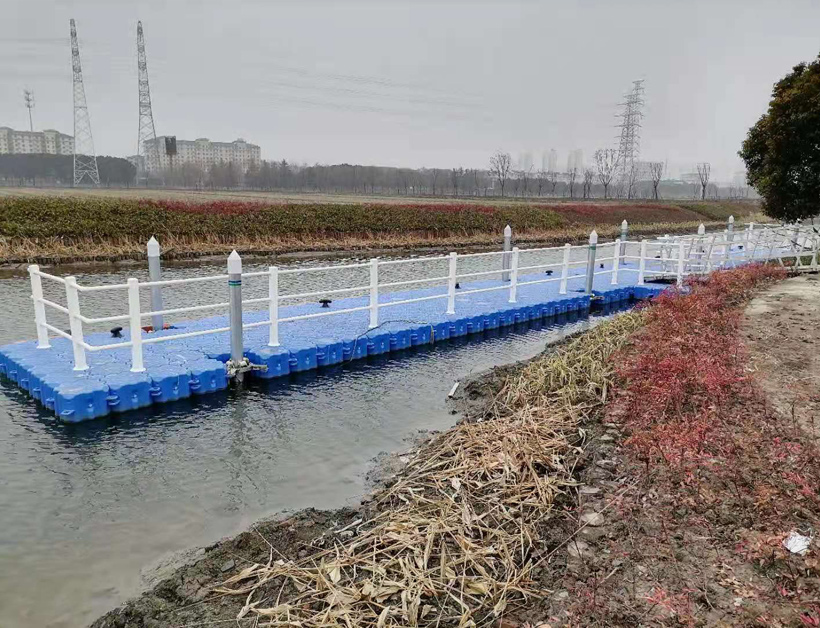 昆山白渔潭现代示范农业园浮桥