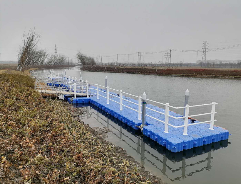 昆山白渔潭现代示范农业园浮桥
